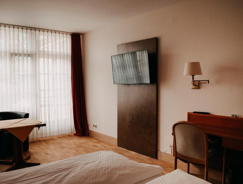 Deluxe Double Room with Balcony image 4
