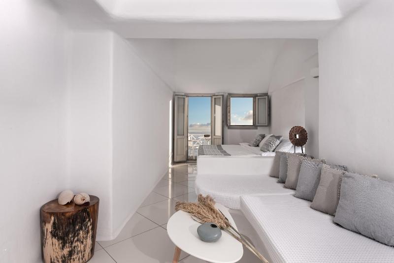 Cave Suite with Caldera & Sea View image 1