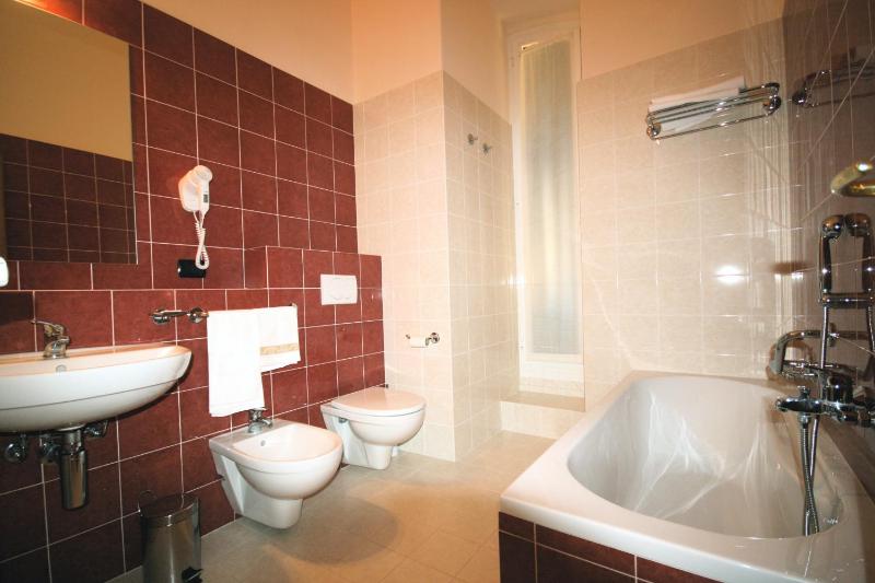Superior Double Room image 3