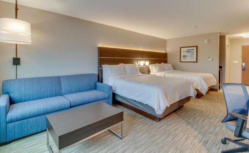 Suite with Two Queen Beds image 2