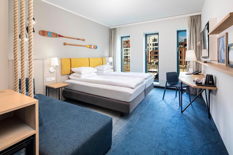 Premium Twin Room with River View image 4