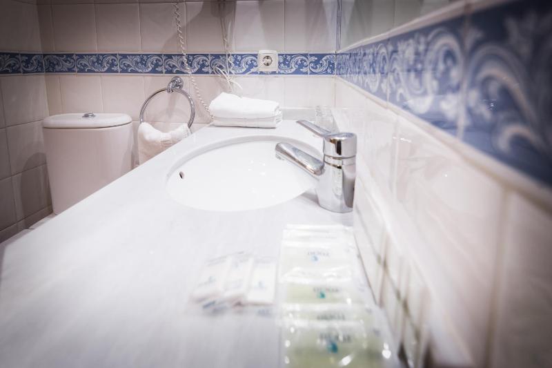 Triple Room - Attic image 2