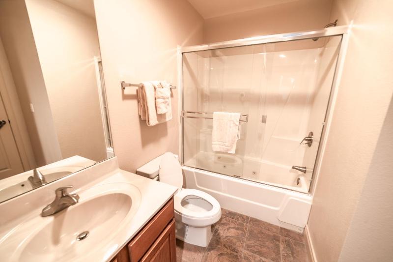 One-Bedroom Apartment image 3