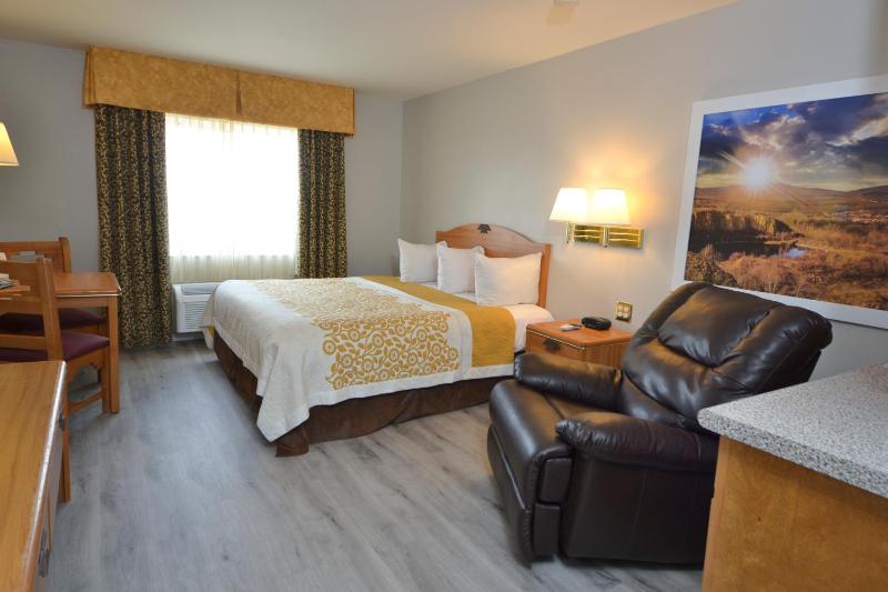 King Room - Non-Smoking image 2