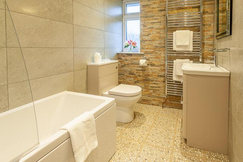 Room 6 image 2