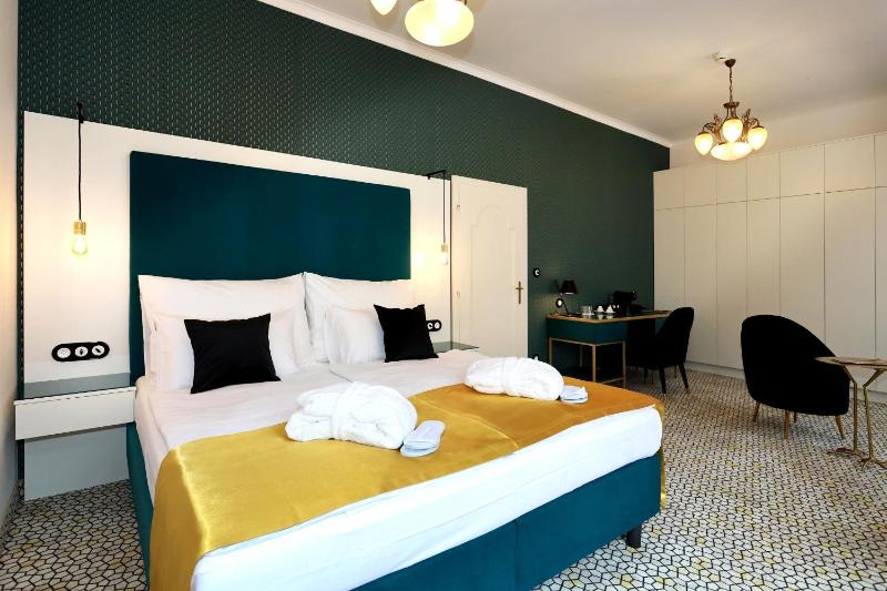 Superior Double Room image 1