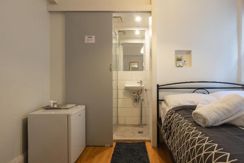 Double Room with Private Bathroom image 1