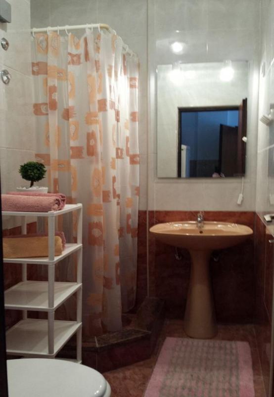Apartment 3 image 3