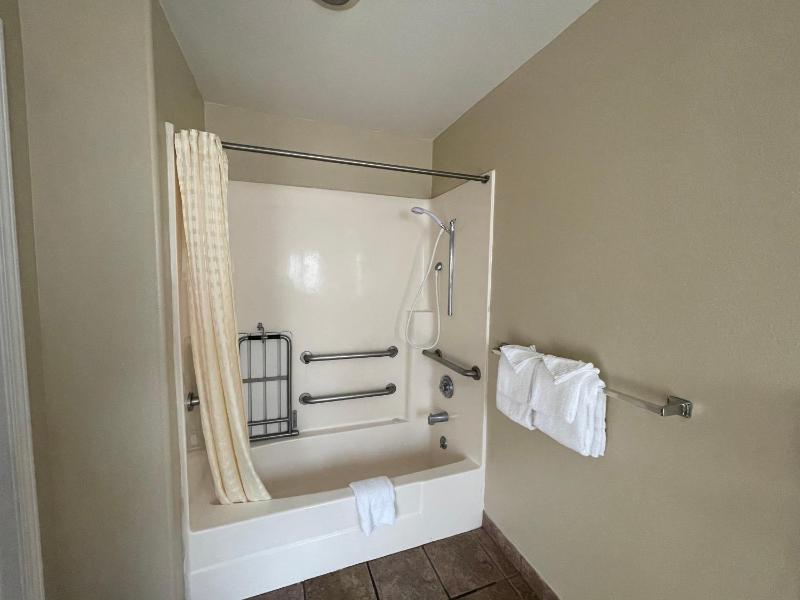 Queen Room - Disability Access