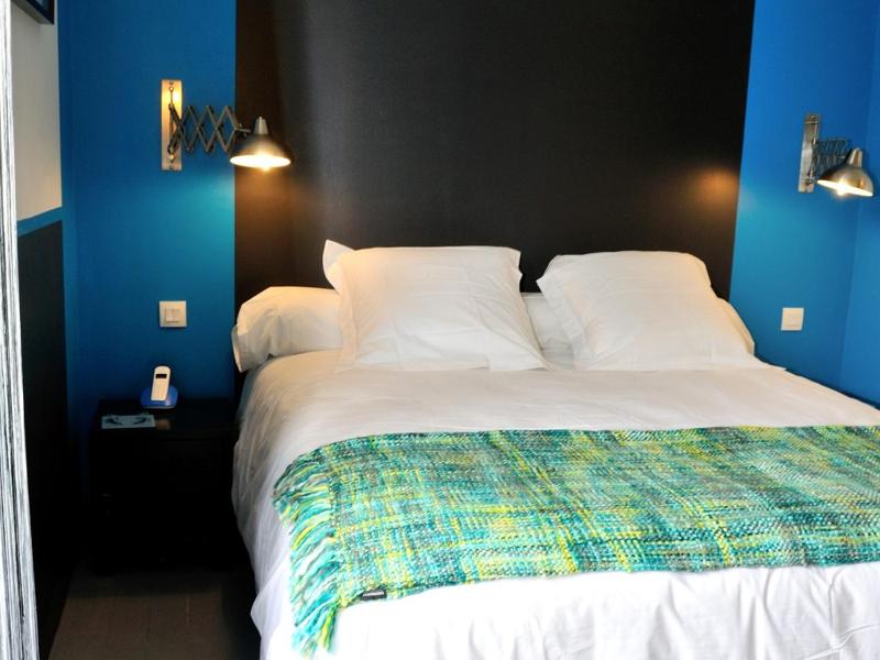 Standard Double Room image 4