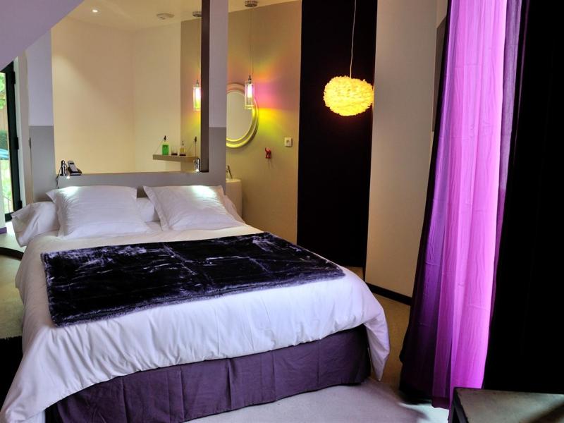 Standard Double Room image 3