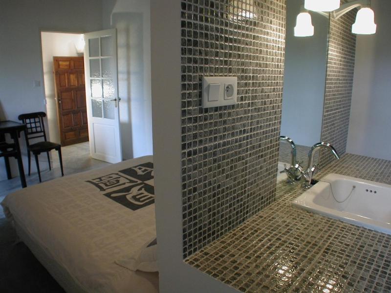 Standard Double Room image 4