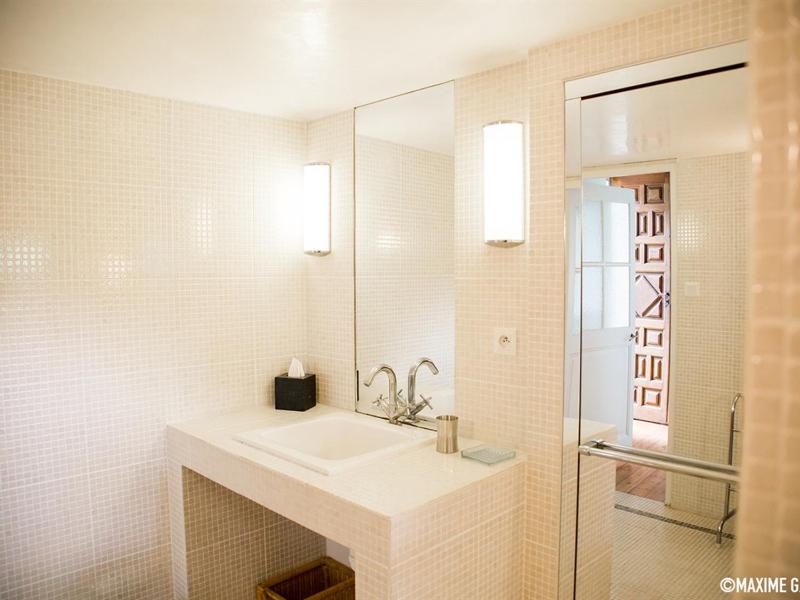 Quadruple Room with Private Bathroom image 4