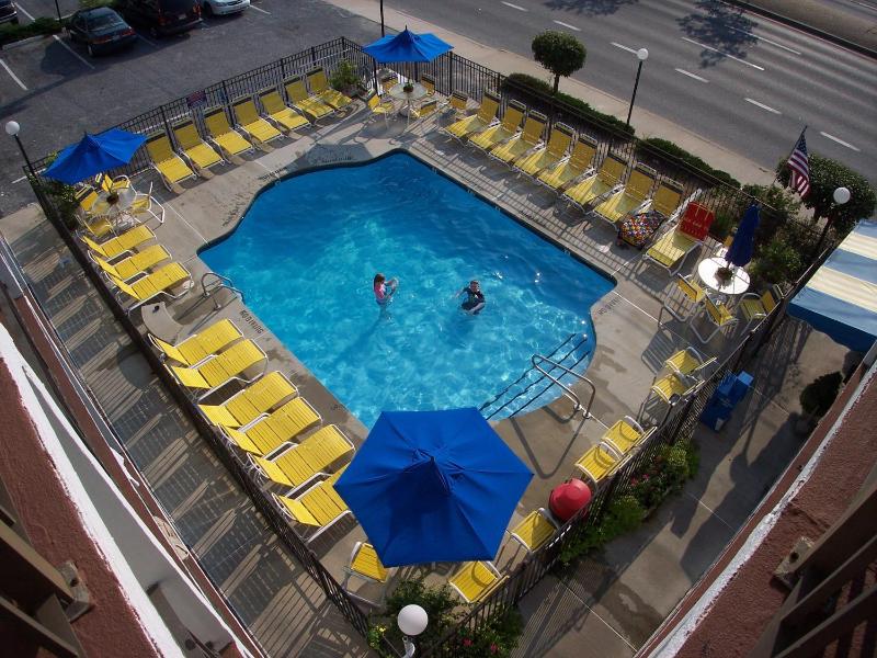 Sea Hawk Motel - image 12
