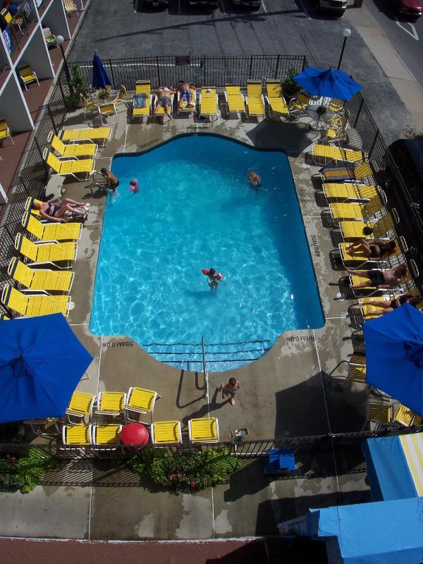 Sea Hawk Motel - image 2