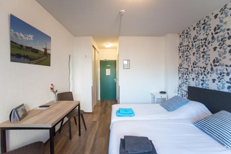 Twin Room with Terrace image 2