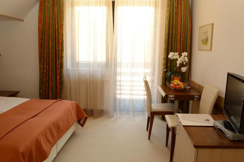 Double Room with Balcony image 3