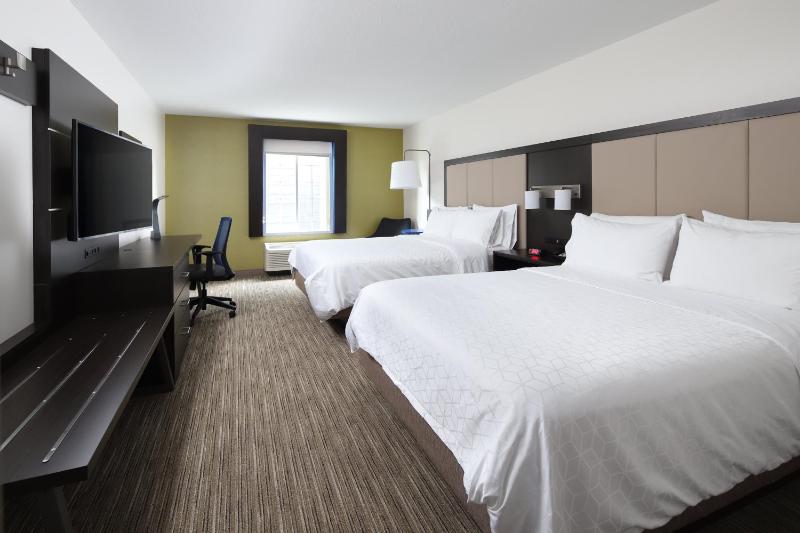 One-Bedroom Suite with Two Queen Beds image 3