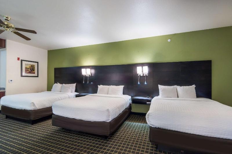 Queen Suite with Three Queen Beds and Sofa Bed - Non-Smoking image 2