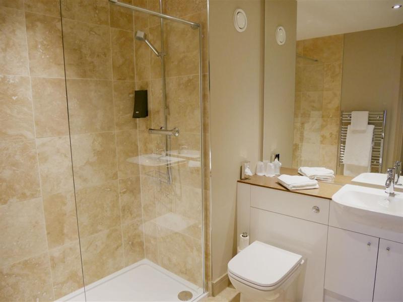 Twin Room with Private Bathroom image 3