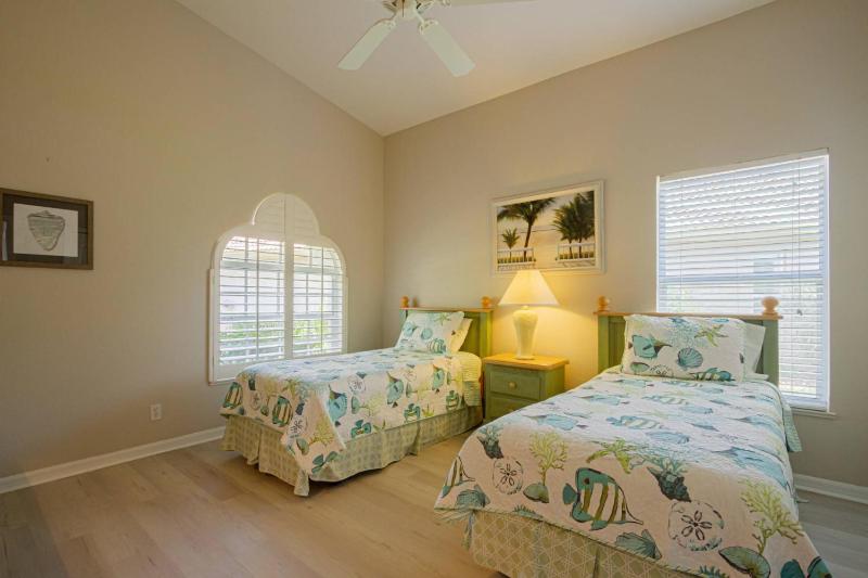 Briarwood- Terrazzo Lane with Lake View - image 7