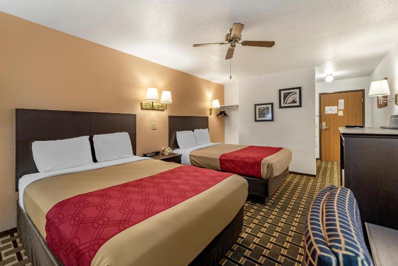 Standard Queen Room with Two Queen Beds - Non-Smoking image 3