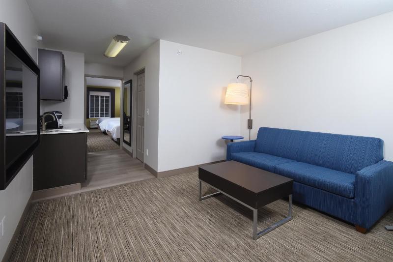 One-Bedroom Suite with Two Queen Beds image 4