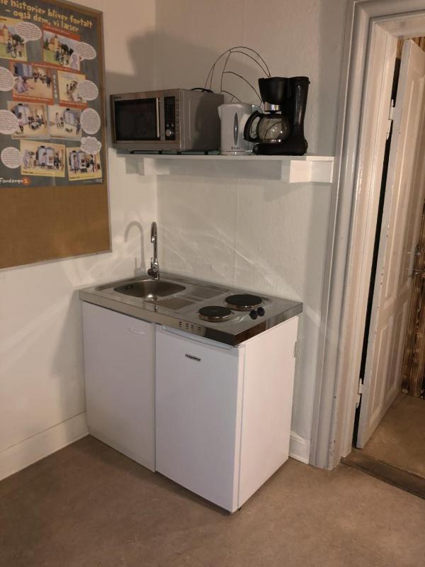 Two-Bedroom Apartment with Private Bathroom and Kitchenette image 4