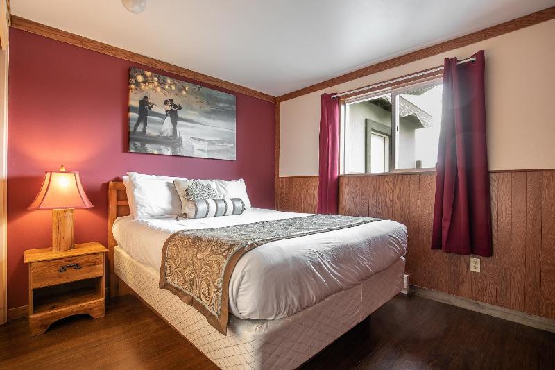 One-Bedroom Suite image 3