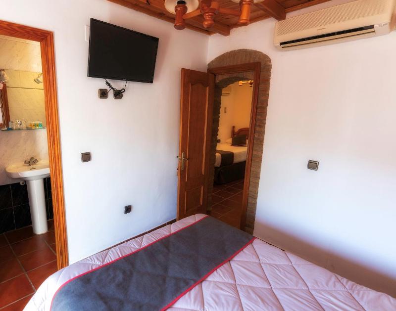 Triple Room image 2