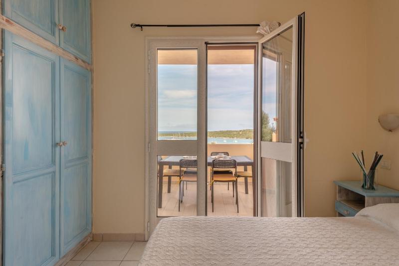 One-Bedroom Apartment with Sea View image 4