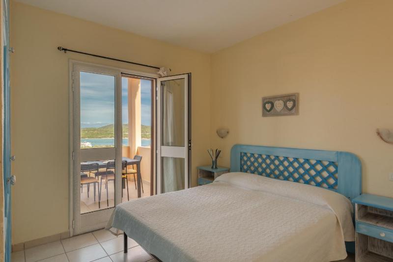 One-Bedroom Apartment with Sea View image 3
