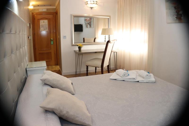 Double Room image 2
