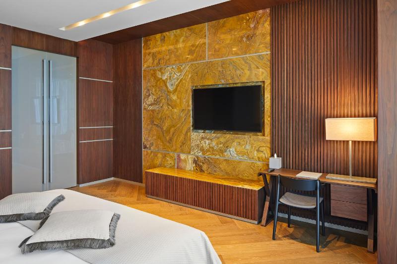 King Suite image 2