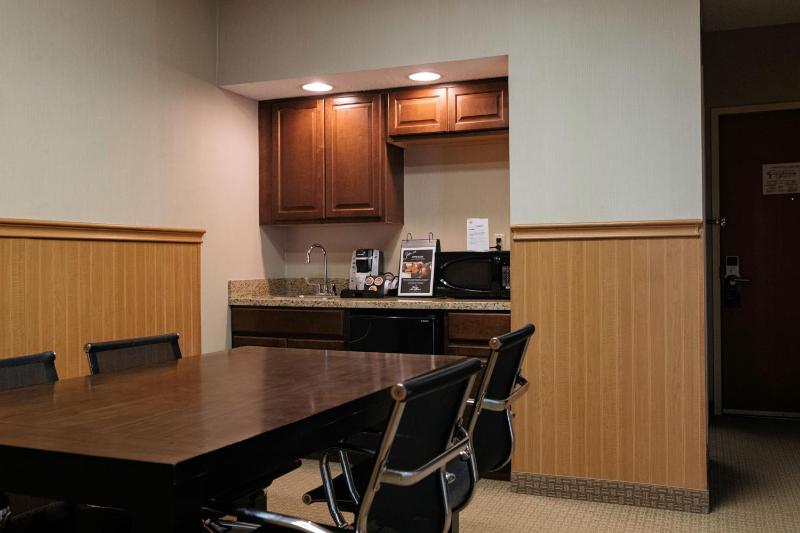 Executive Suite with Spa Bath image 4