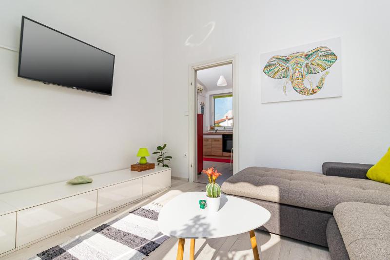 One-Bedroom Apartment image 4