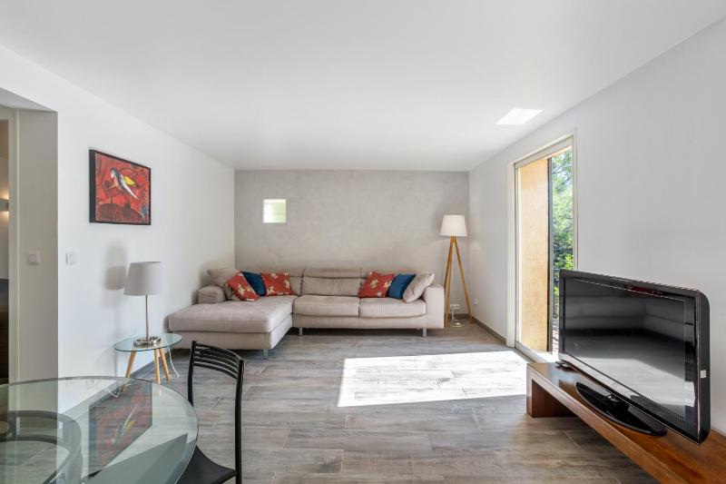 Appartement confortable à Hyères avec piscine privée - image 3