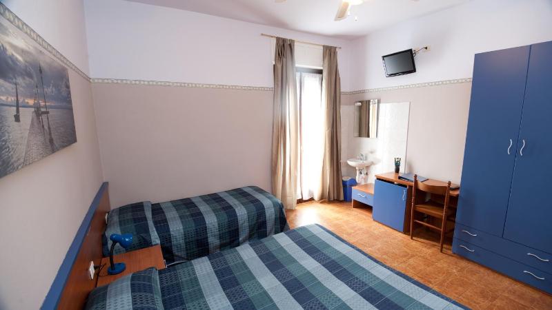 Triple Room with Private External Bathroom image 3
