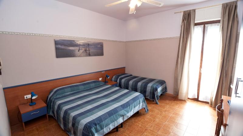 Triple Room with Private External Bathroom image 3