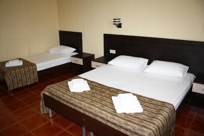 Standard Double or Twin Room image 3