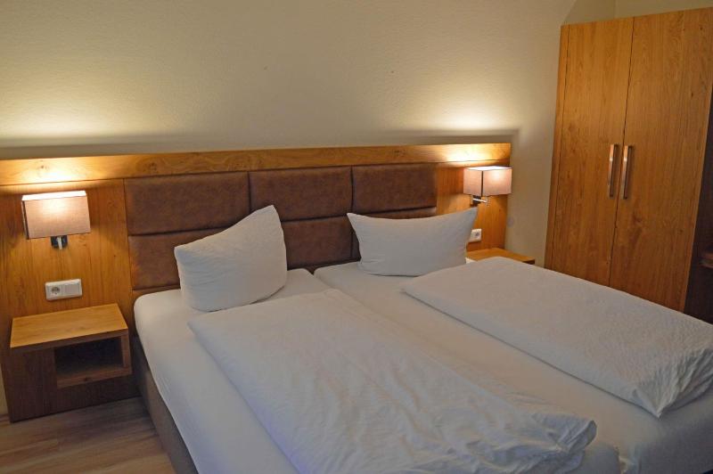 One-Bedroom Apartment image 4