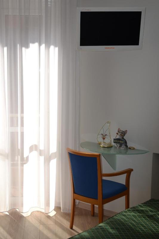 Quadruple Room image 4