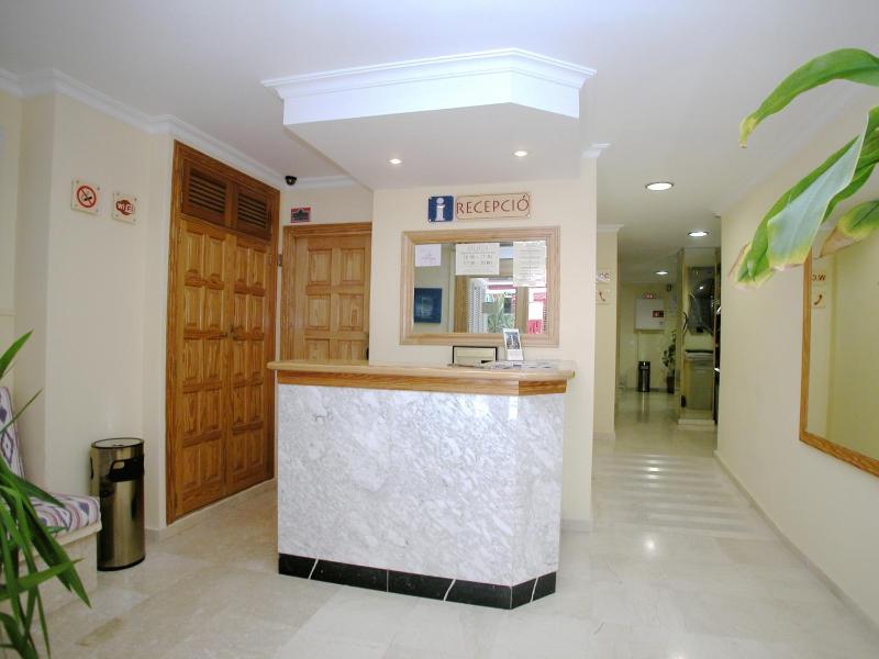 One-Bedroom Apartment (3 Adults + 1 Child) image 4
