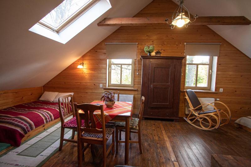 Family Room image 3