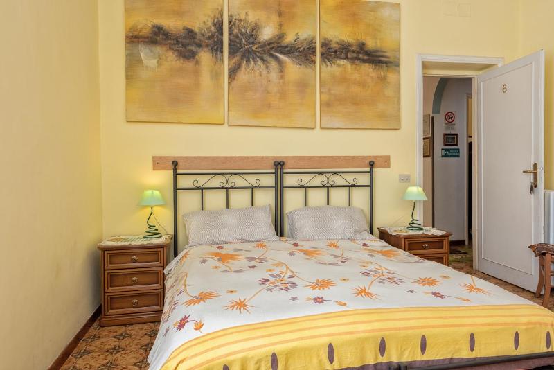 Double Room with Private External Bathroom image 2