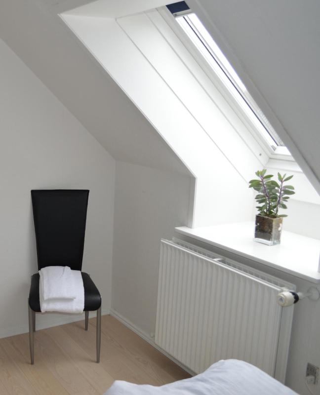 Double Room with Shared Bathroom image 2