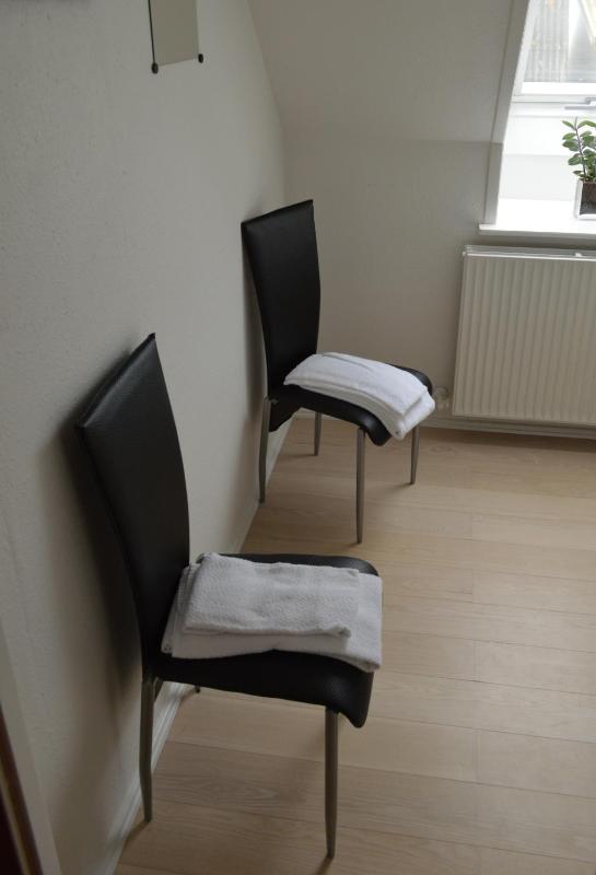 Double Room with Shared Bathroom image 3