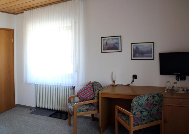 Single Room with Shower image 4