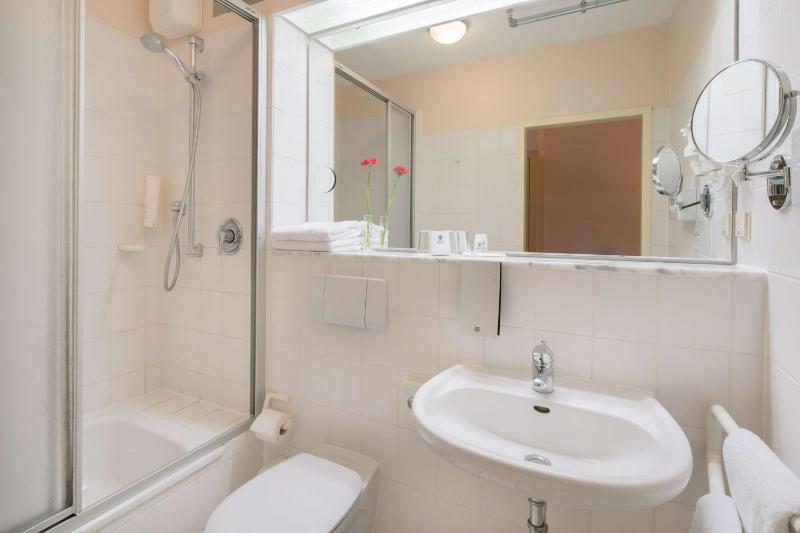City Double Room image 4