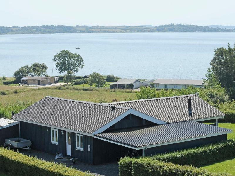 Three-Bedroom Holiday Home  image 3